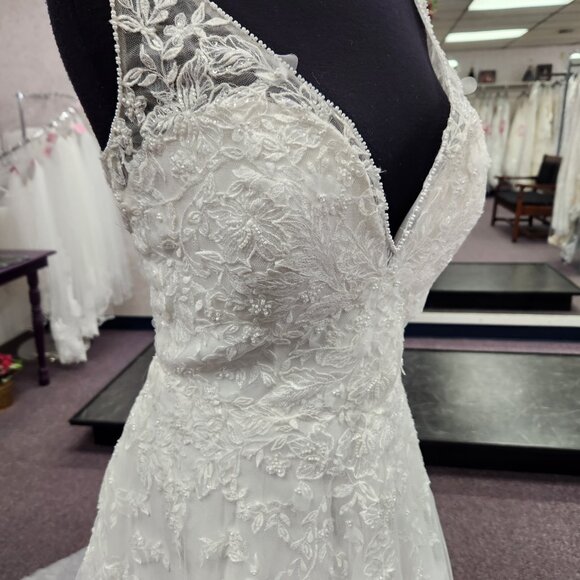 White One W1122AZ4 Size 14 Off White Bridal Gown Wedding Dress - Picture 4 of 7